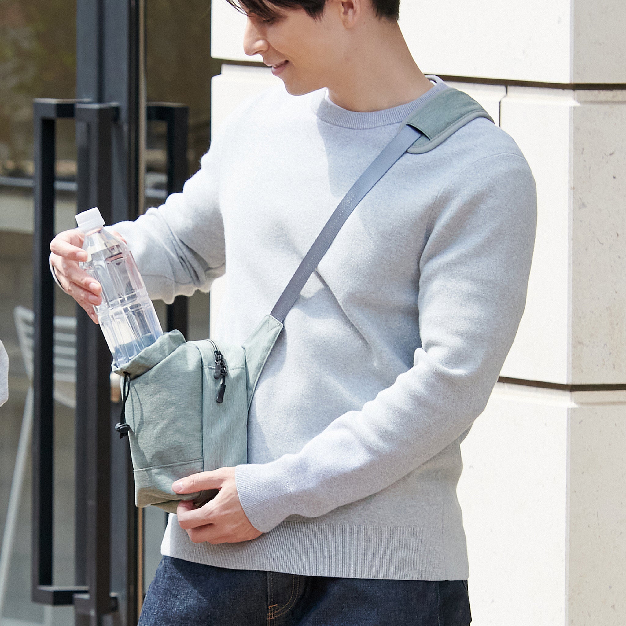 ポシェット KABAG spot - ペットボトルをサッと飲める保冷収納、わずか270gの軽量設計