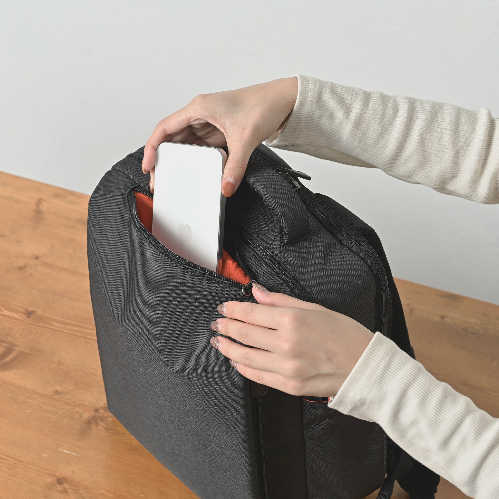 KABAG box regular 年150時間の探し物時間を削減するコンパクトな「時短リュック」です