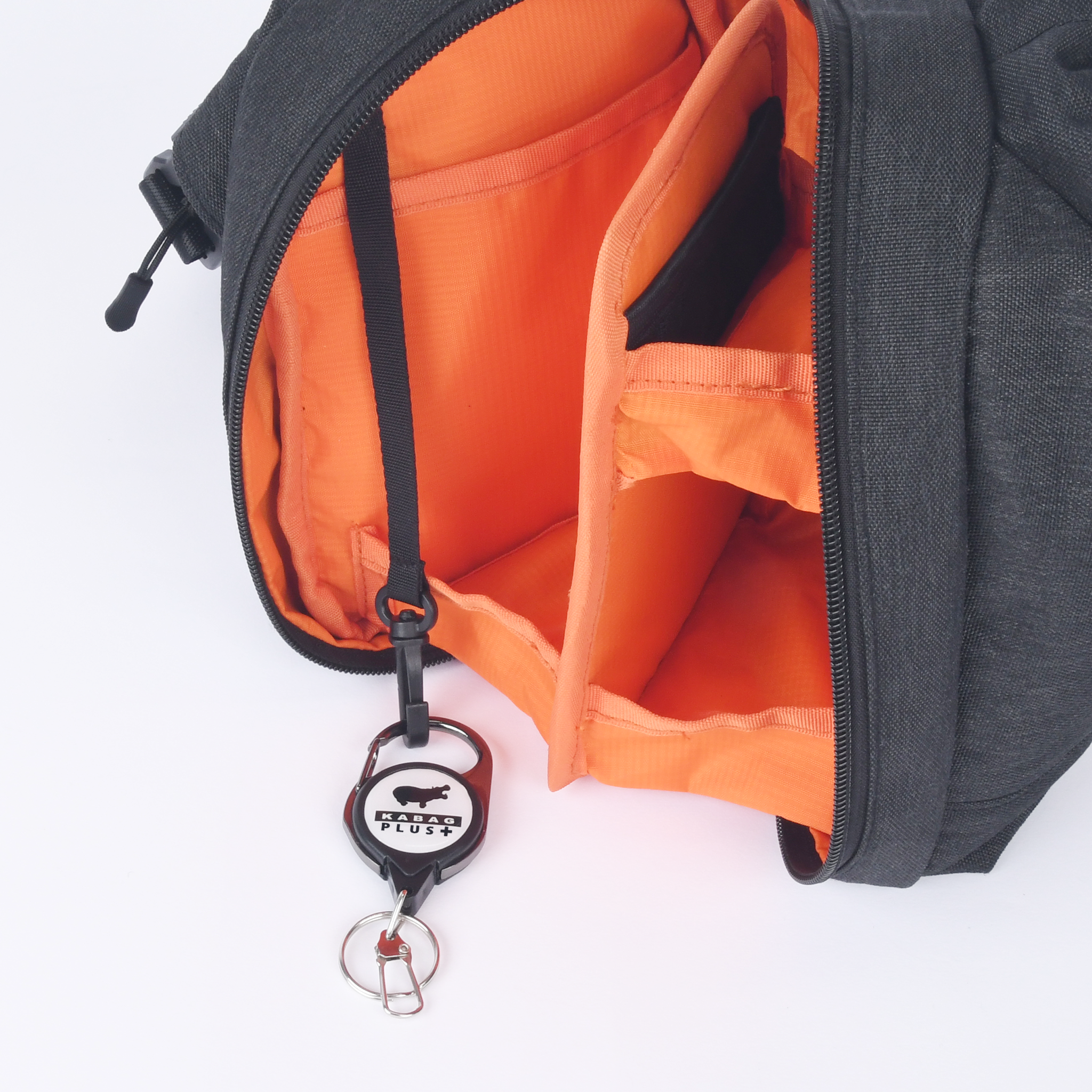 アクセサリ KABAG PLUS リールキーホルダー - 鍵がバッグの中で迷子にならず、リールで伸ばしてそのまま使える
