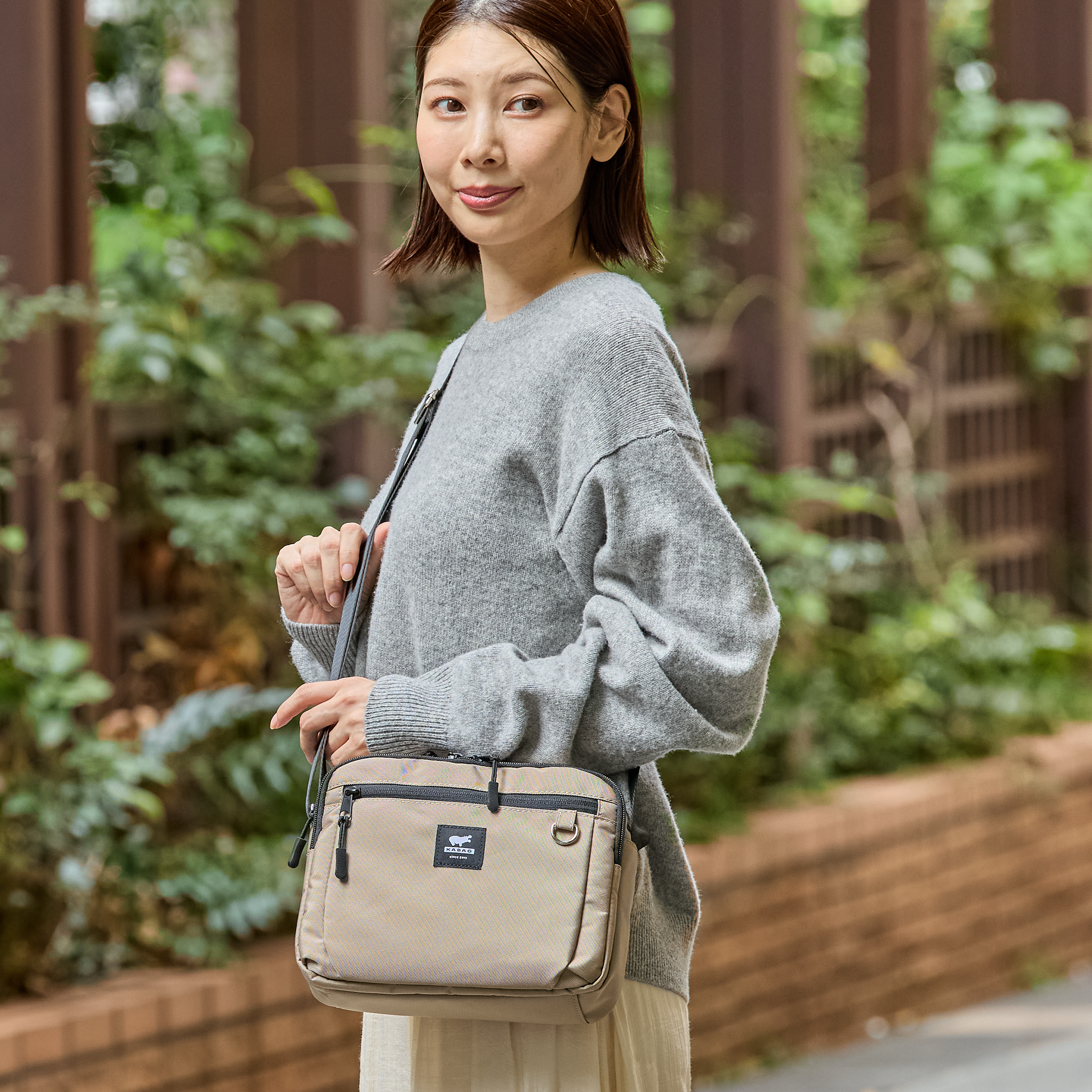 ショルダーバッグ KABAG clinic - 診察券・保険証・薬手帳等がすぐ取り出せ、通院時のストレスを軽減